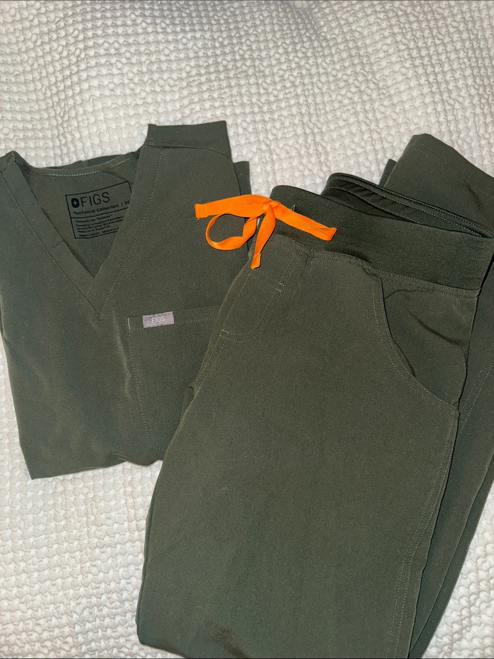 FIGS Women’s Moss Green Scrub Set